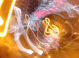 Light sculpture in the shape of a treble clef