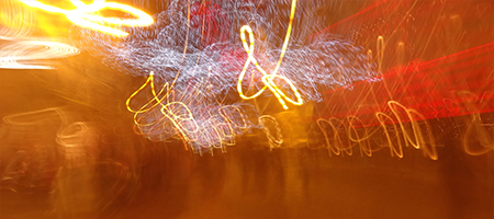 Light sculpture in the shape of a treble clef